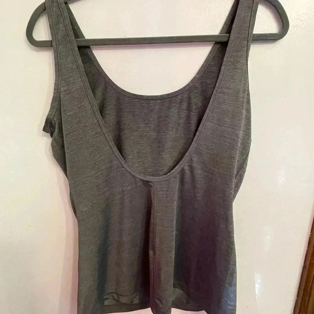 Nike Scoop back athletic top size L gray - Picture 2 of 3